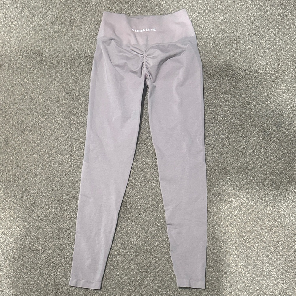 Alphalete Lavender/Pale Pink Scrunch-Back Leggings